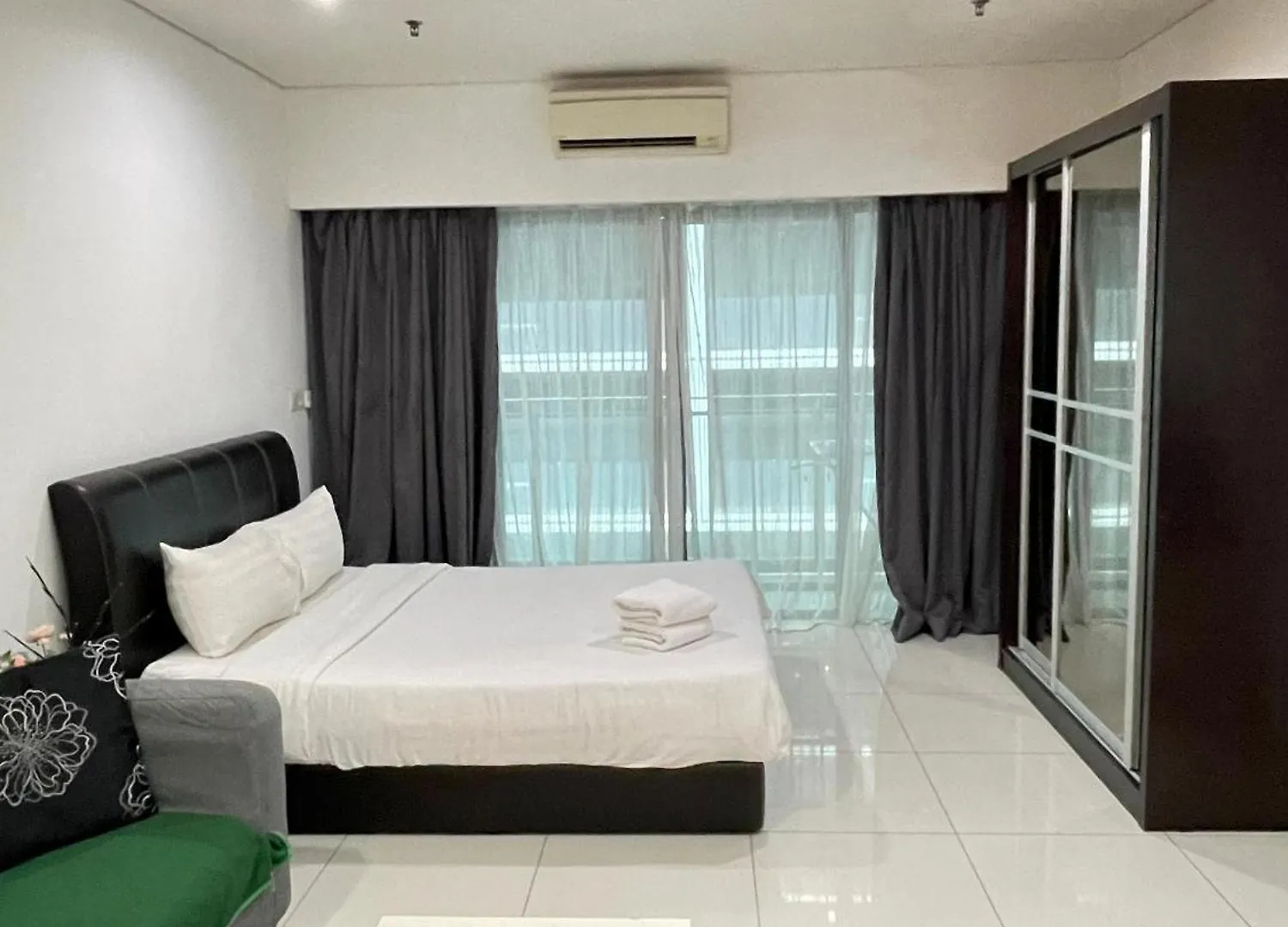 Mercu Summer Suites Klcc By Perfect Sleep Kuala Lumpur Apartment